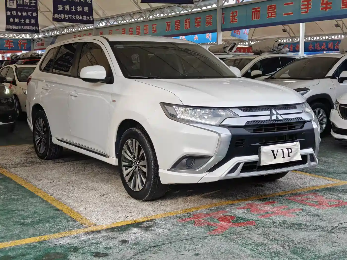 MITSUBISHI OUTLANDER