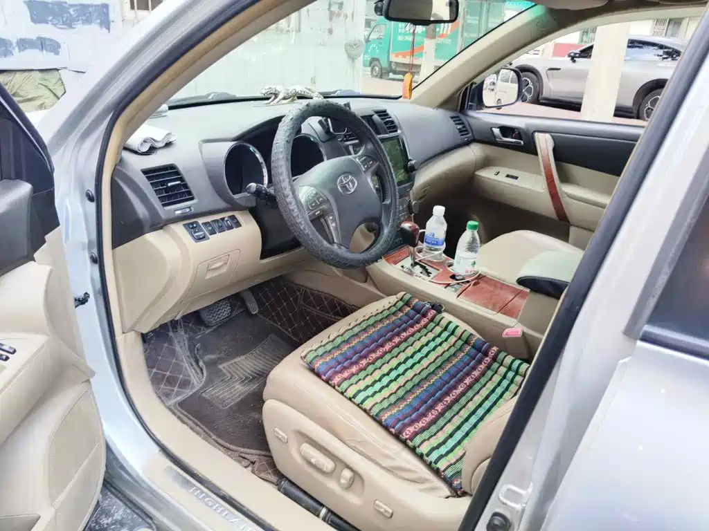 Photo 8 - Toyota Highlander