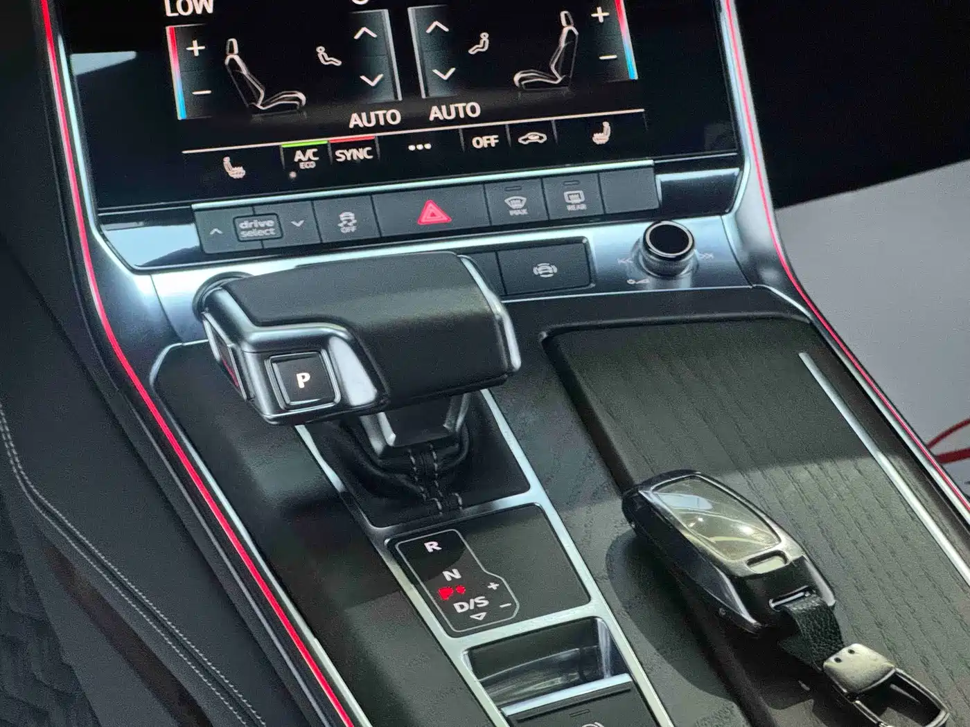 Фото 9 - Audi A6L