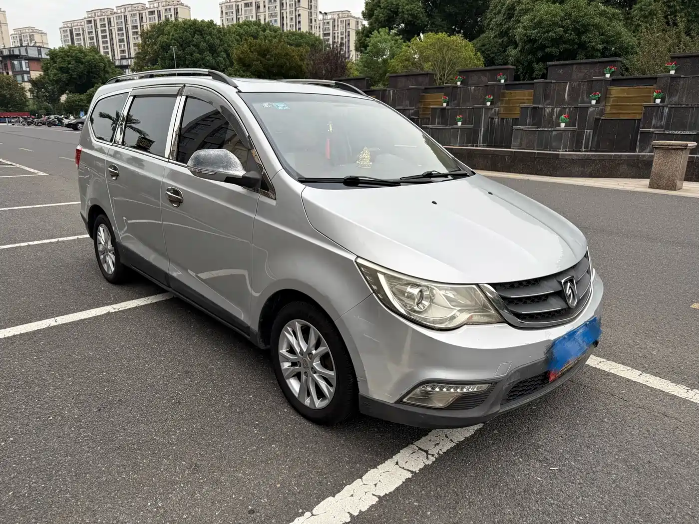 Baojun 730 2015 2014 1.5L Manual Luxury Navigation ESP Edition 7-Seater