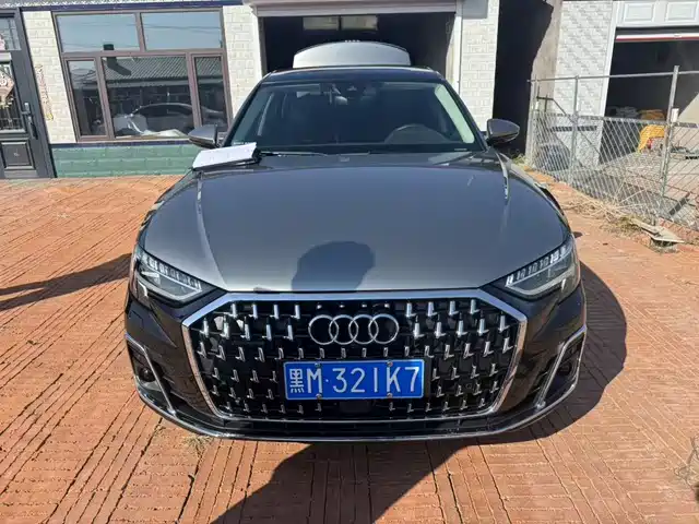 Audi A8, фото 1