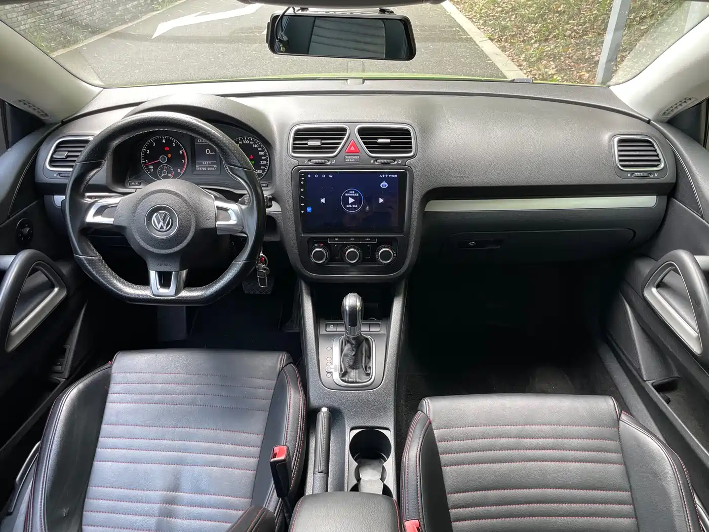 Volkswagen Scirocco 2015 1.4TSI Trend Edition фото 10