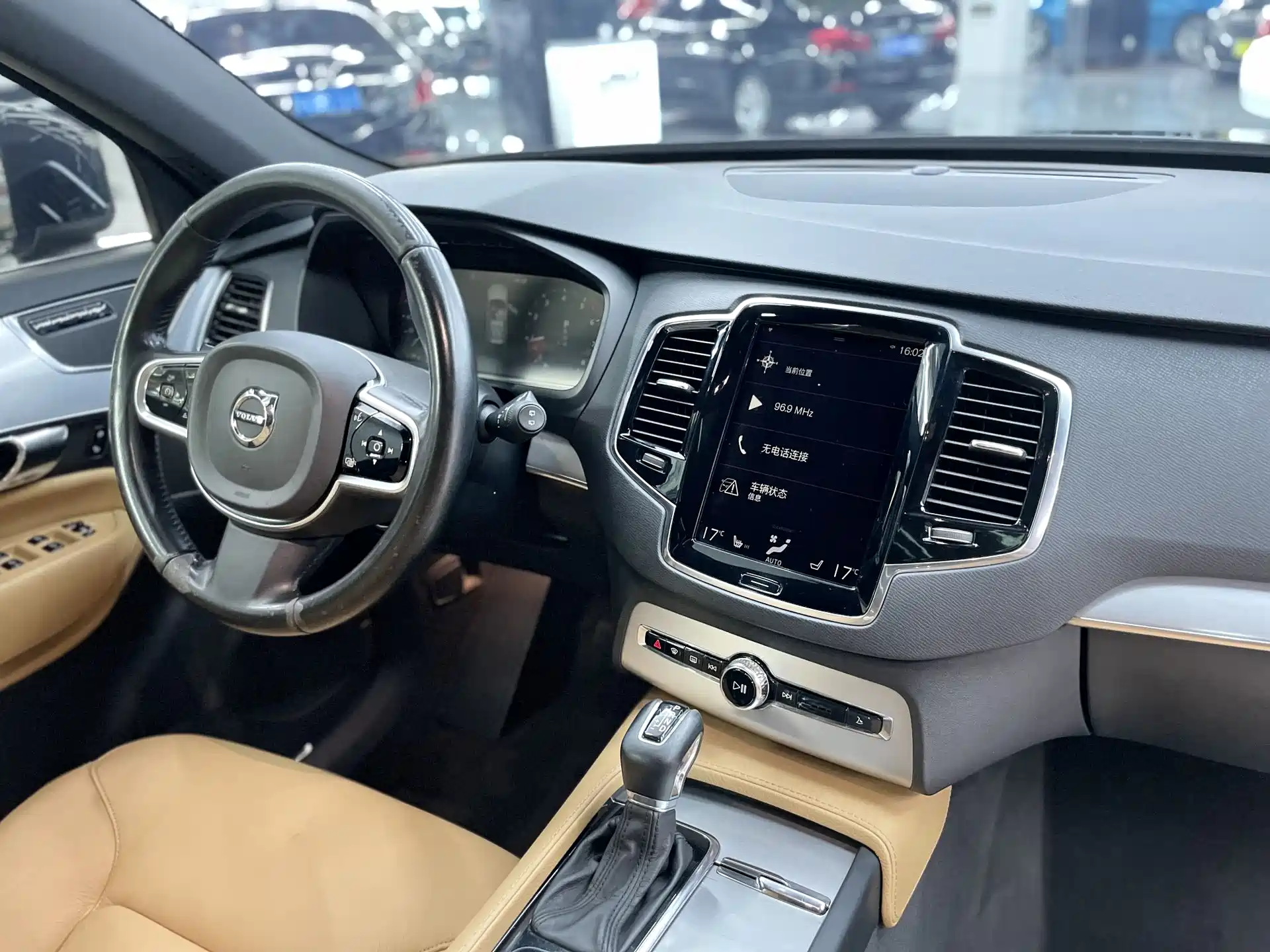 Фото 19 - Volvo XC90