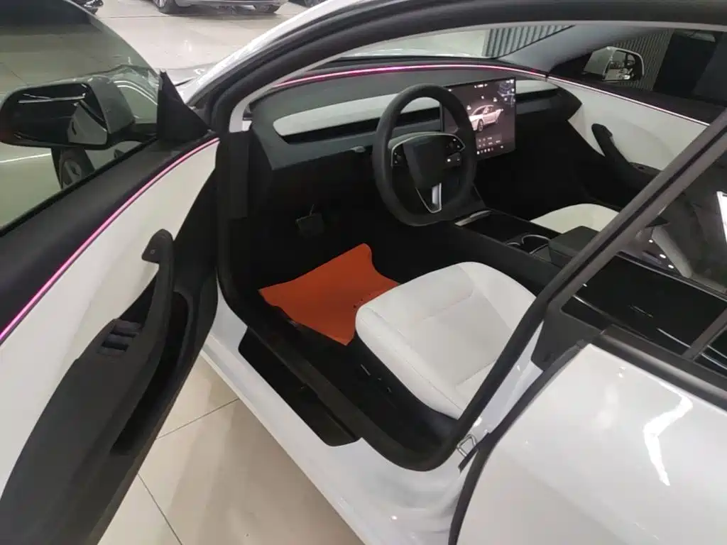 Фото 16 - Tesla Model 3
