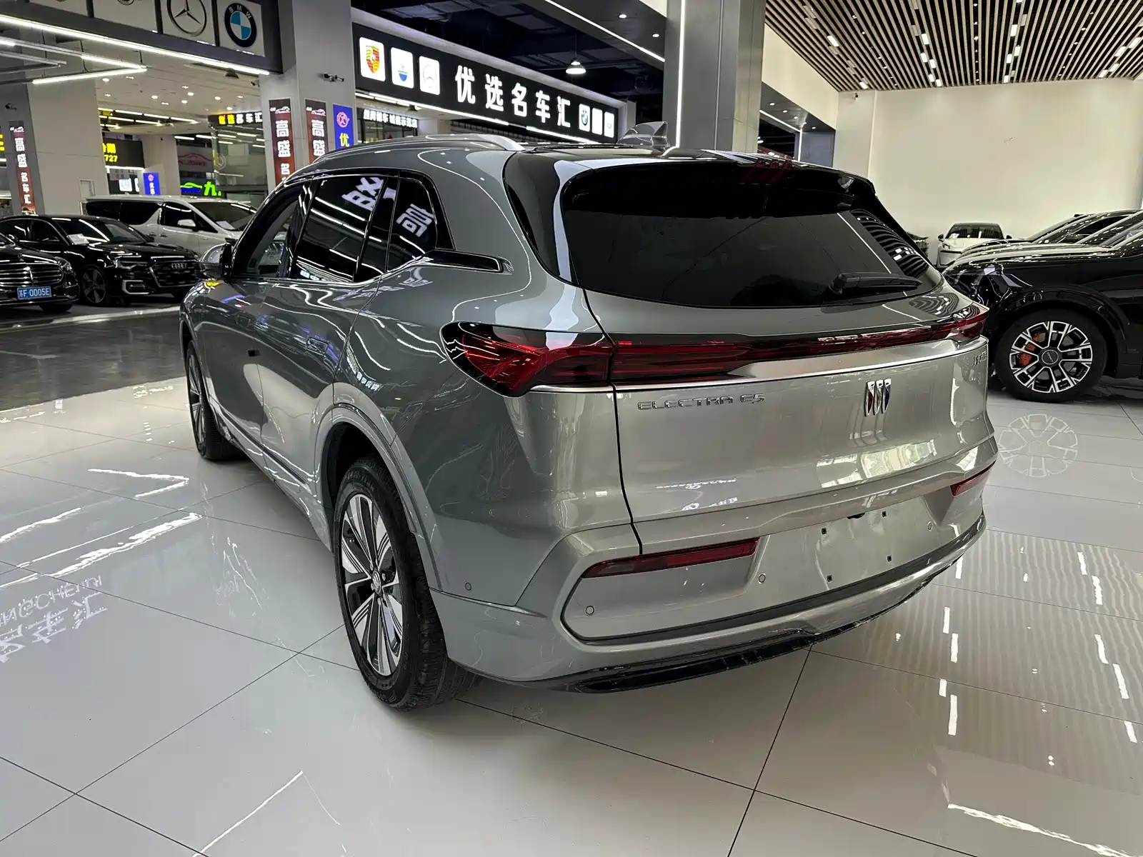 Фото 24 - Buick E5