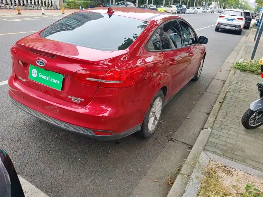 Фото 8 - Ford Focus