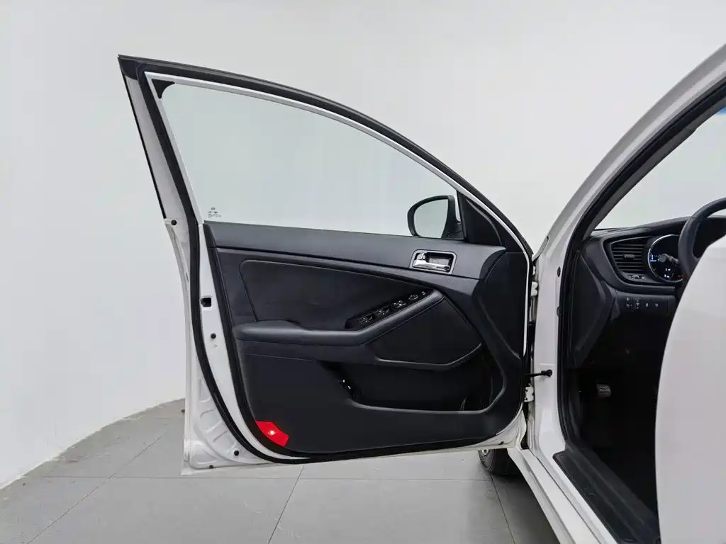Kia K5 2013 2012 2.0L Automatic DLX