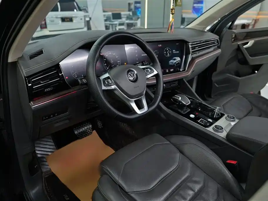 Volkswagen Touareg 2019 3.0TSI Sharp Edge Edition China VI фото 6