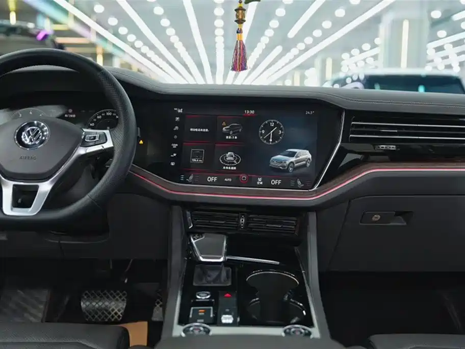 Volkswagen Touareg 2019 3.0TSI Sharp Edge Edition China VI фото 8