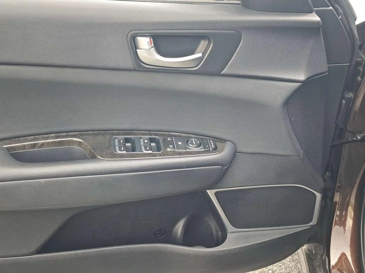 Photo 13 - Kia K5