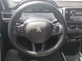 Photo 11 - Peugeot 2008