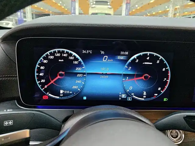 Mercedes-Benz E-Class 2022 Model Facelift II E 260 L — фото 3