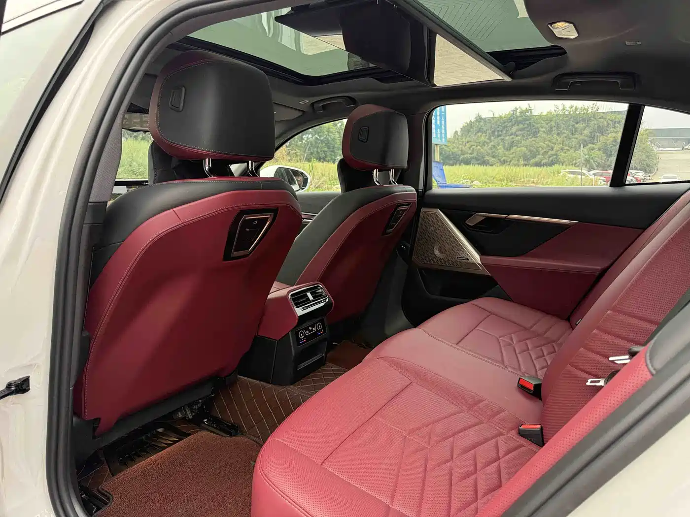 BMW 5 Series 2025 530Li Premium M Sport Package фото 28