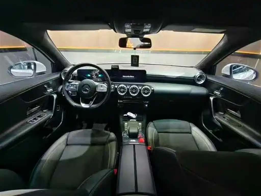 Mercedes-Benz A-Class 2019 A 200 L Sport Sedan фото 4