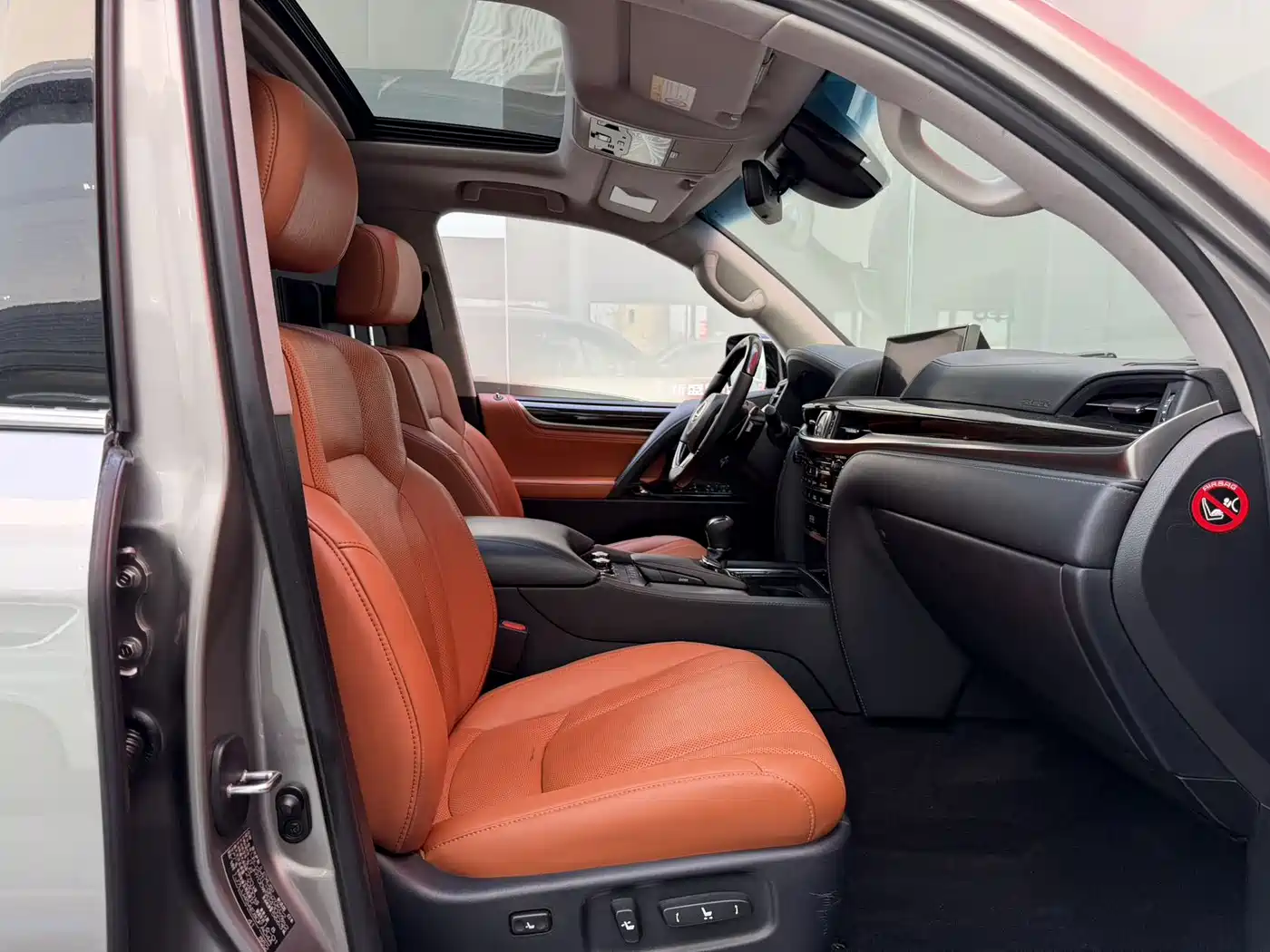 Lexus LX 2016 570 Luxury Premium Edition фото 8