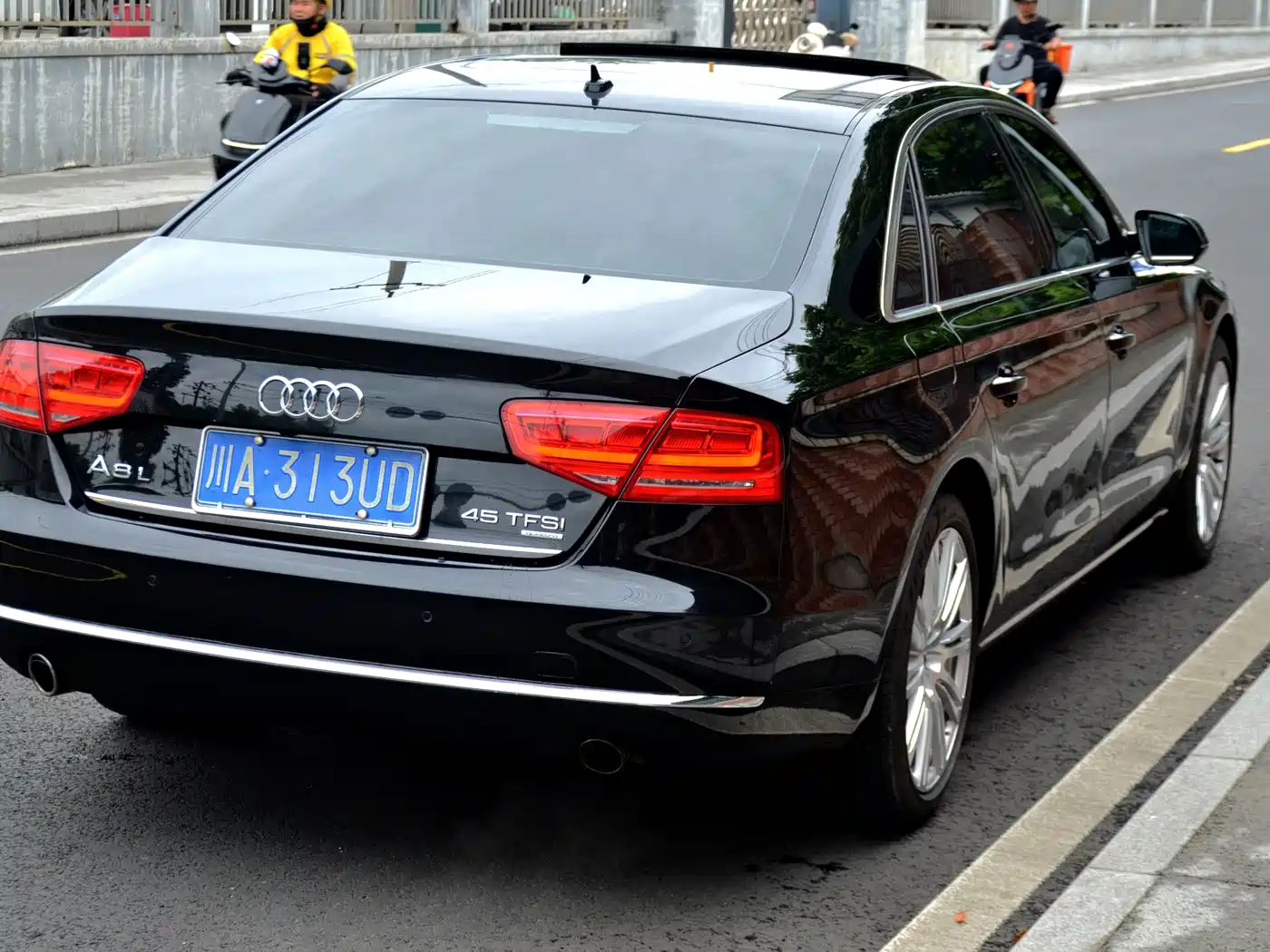 Фото 6 - Audi A8