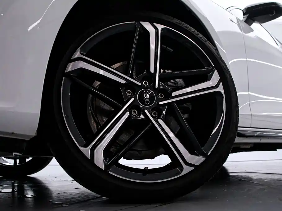 Audi A4L 2025 2025 2 Million Celebration Edition 40 TFSI Luxury Dynamic