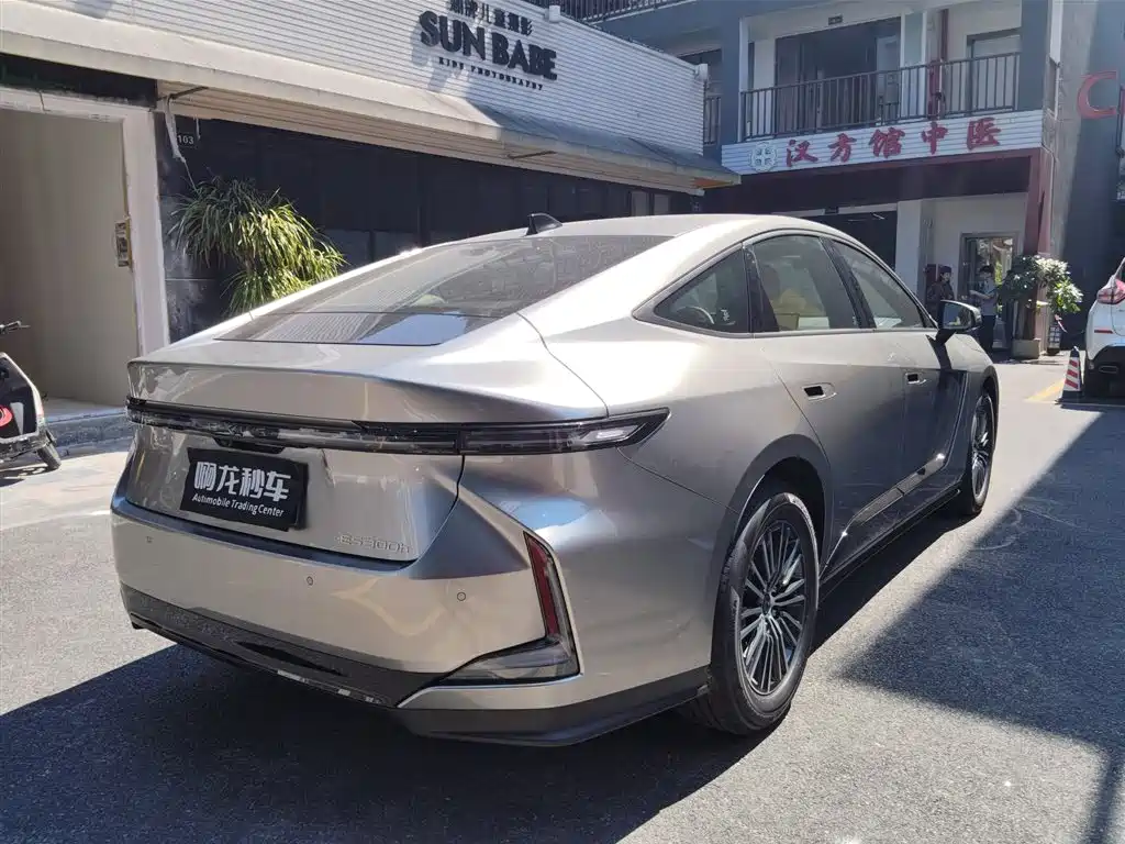 Lexus ES 2026 2025 Model 300h Base Version