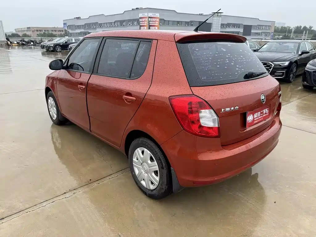 Škoda Fabia 2015 2014 1.4L Automatic Crystal Edition