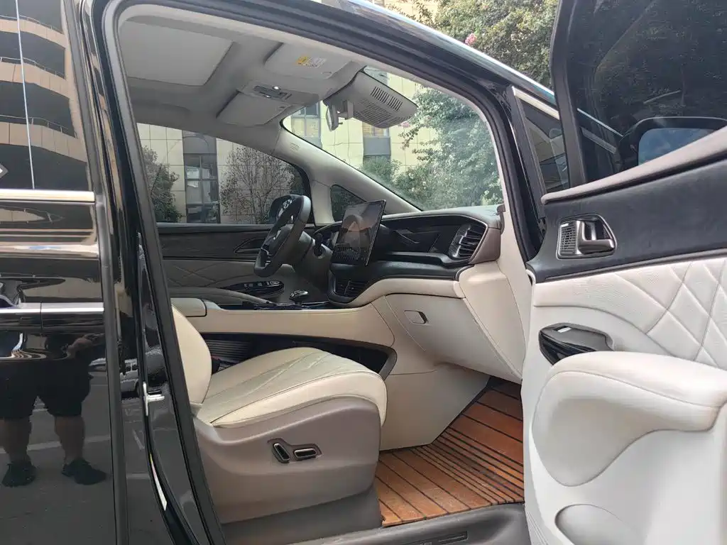 Denza D9 2023 2022 DM-i 1040 Premium