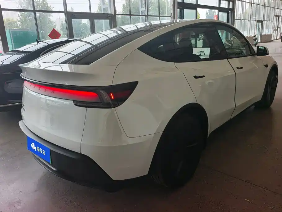 Фото 3 - Tesla Model Y