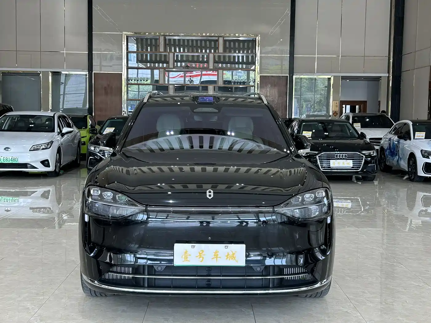 AITO Wenjie AITO M9 2024 Extended Range Ultra 42kWh 6-Seater фото 2