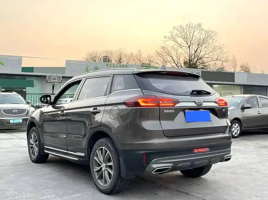 Фото 4 - Geely Atlas