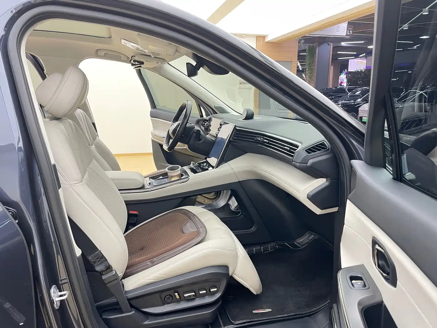 NIO ES8 2021 2020 580KM 6-Seater