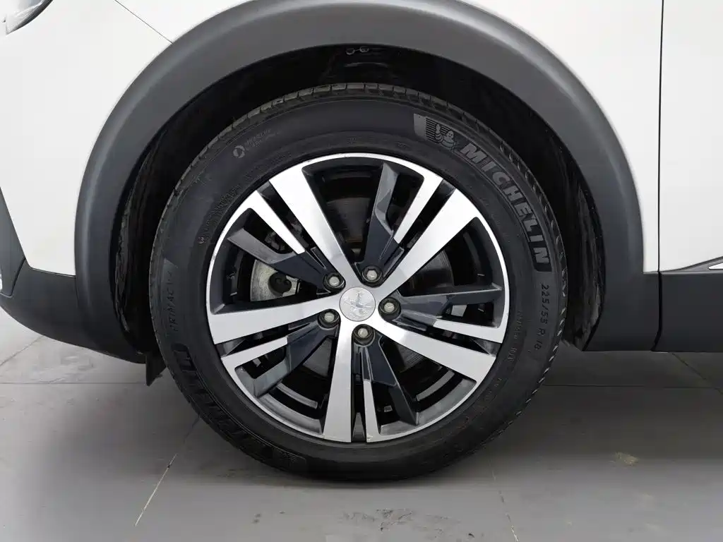 Фото 17 - Peugeot 5008