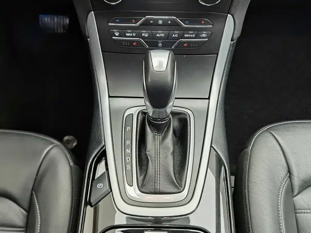 Фото 13 - Ford Edge