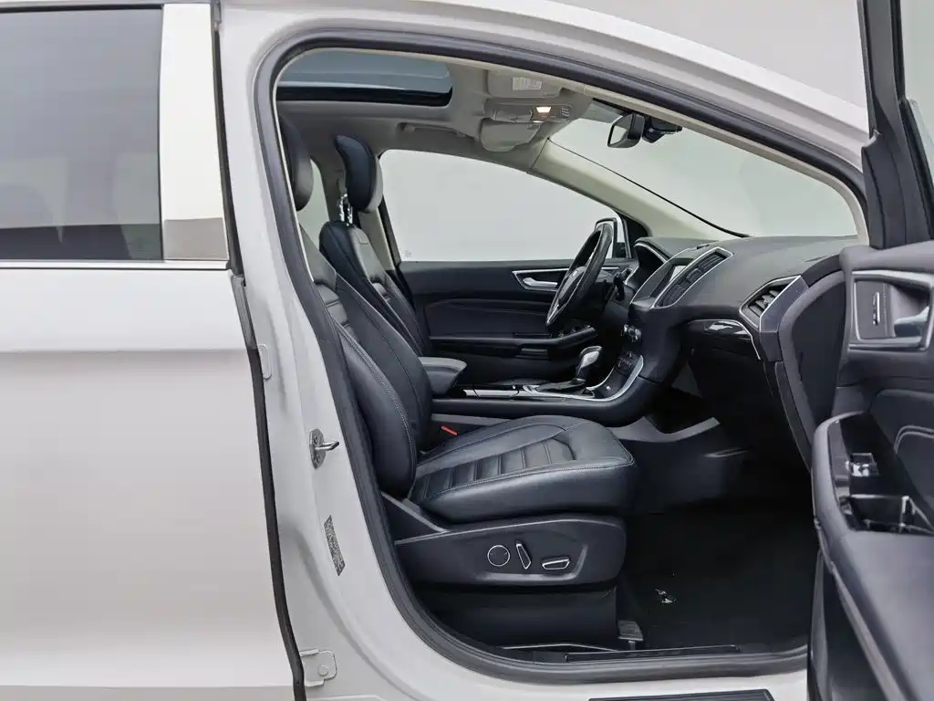 Фото 23 - Ford Edge