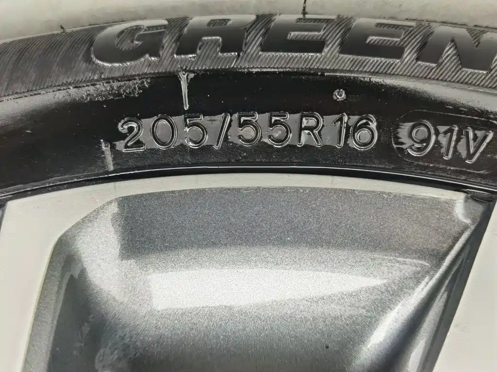 Фото 24 - Geely Binrui