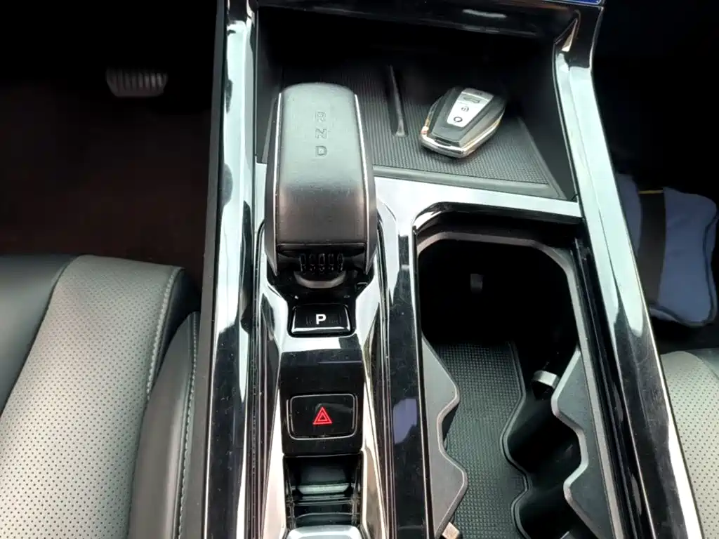 Photo 14 - Geely Atlas