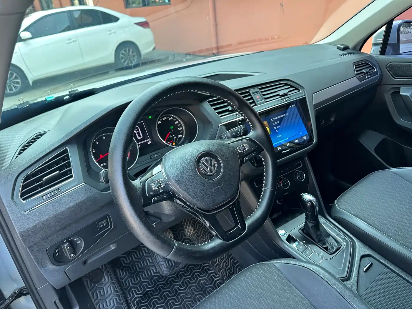 Volkswagen Tiguan L 2017 330TSI Automatic 2WD Trend Edition фото 11