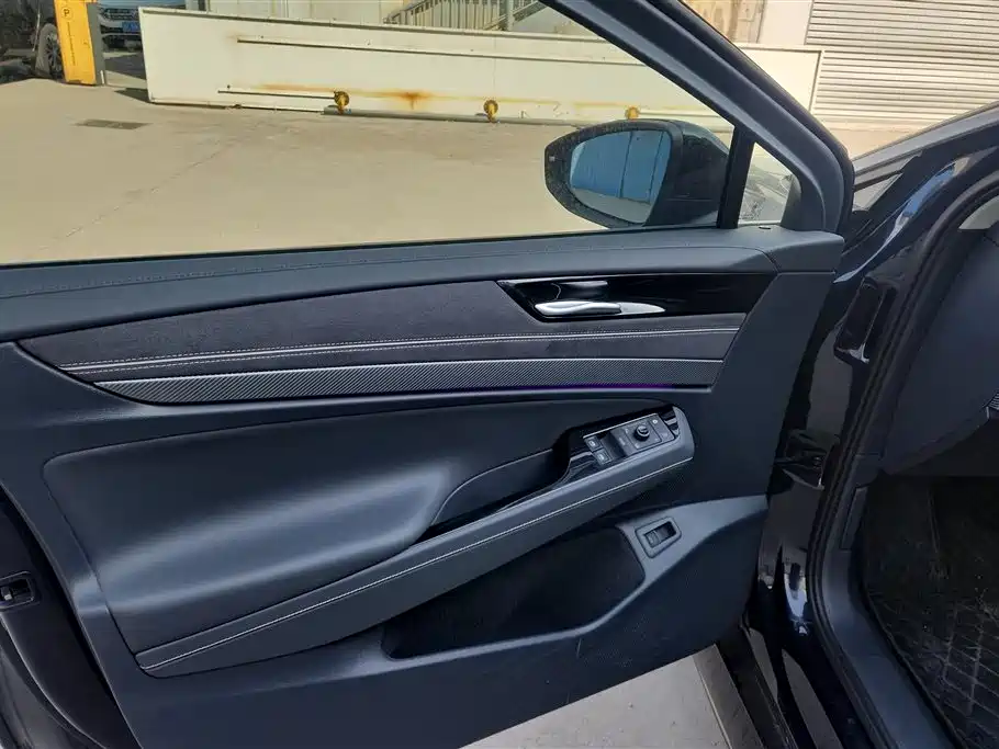 VOLKSWAGEN ID.7 VIZZION