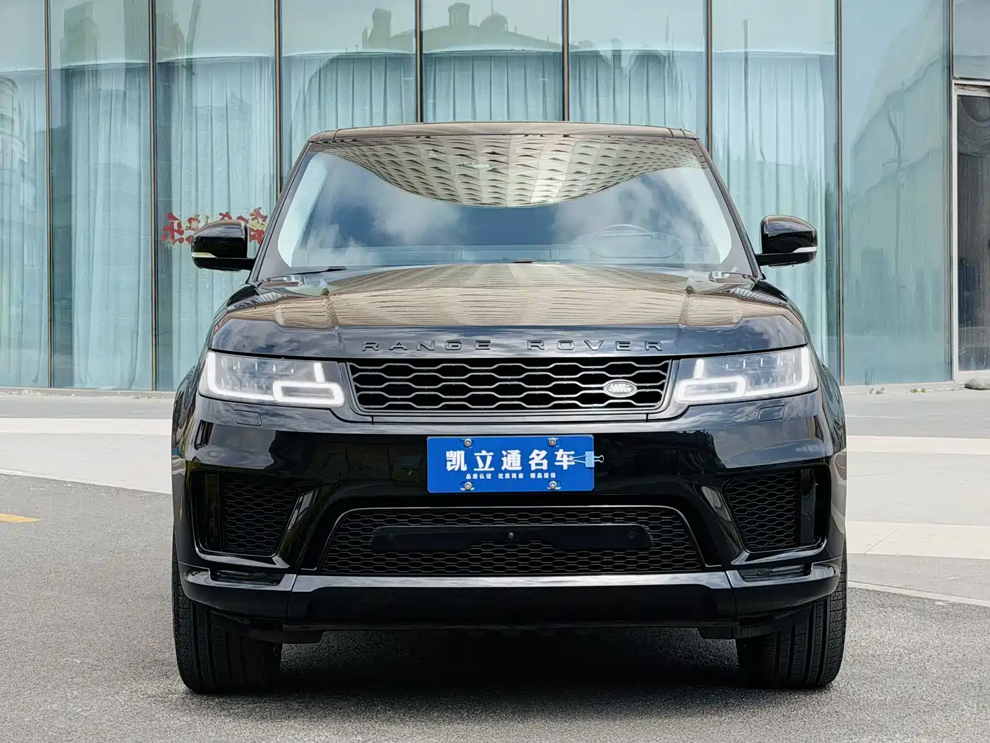 Land Rover Range Rover Sport 2021 3.0 L6 Gloss Black Edition фото 2
