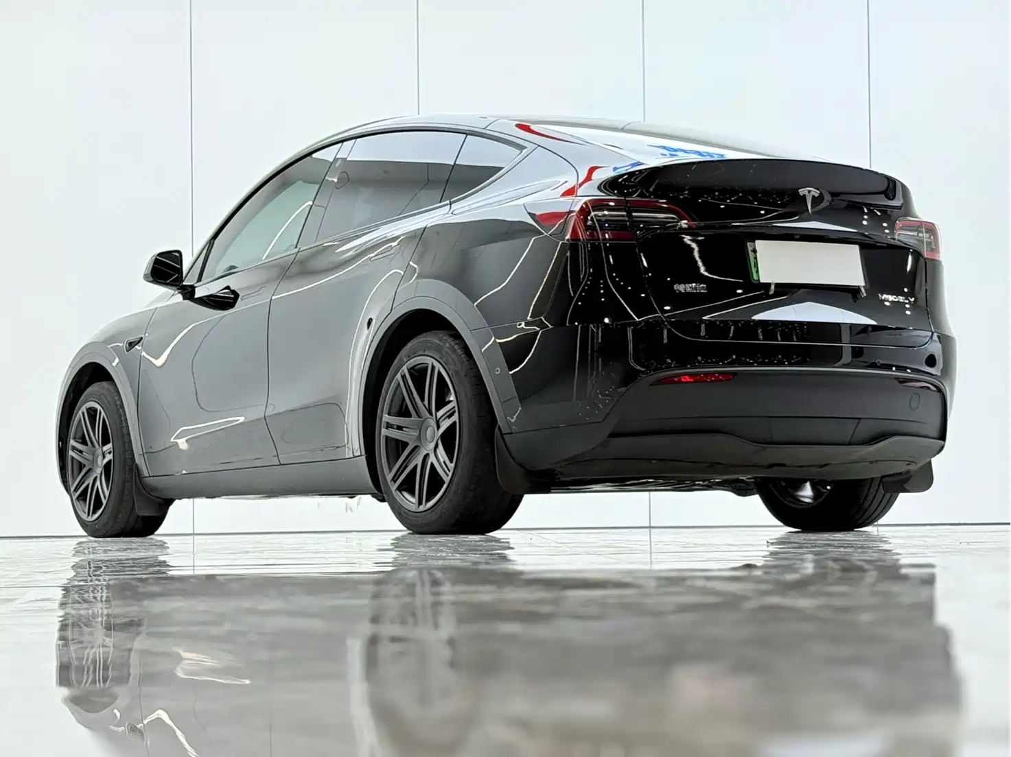 Фото 14 - Tesla Model Y