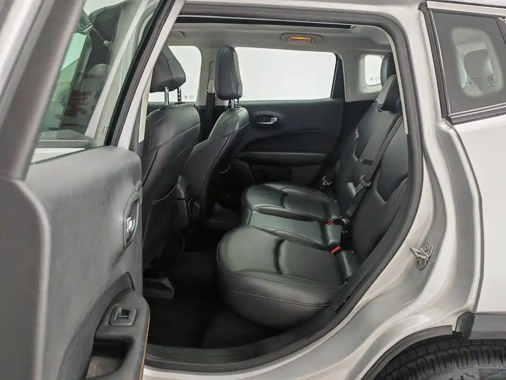 Photo 15 - Jeep Compass