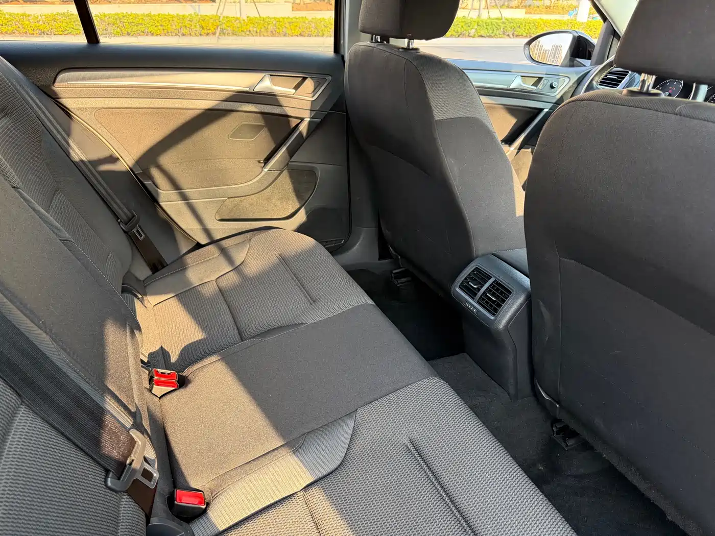 Volkswagen Golf 2017 1.6L Auto Comfort Millionth Edition фото 11