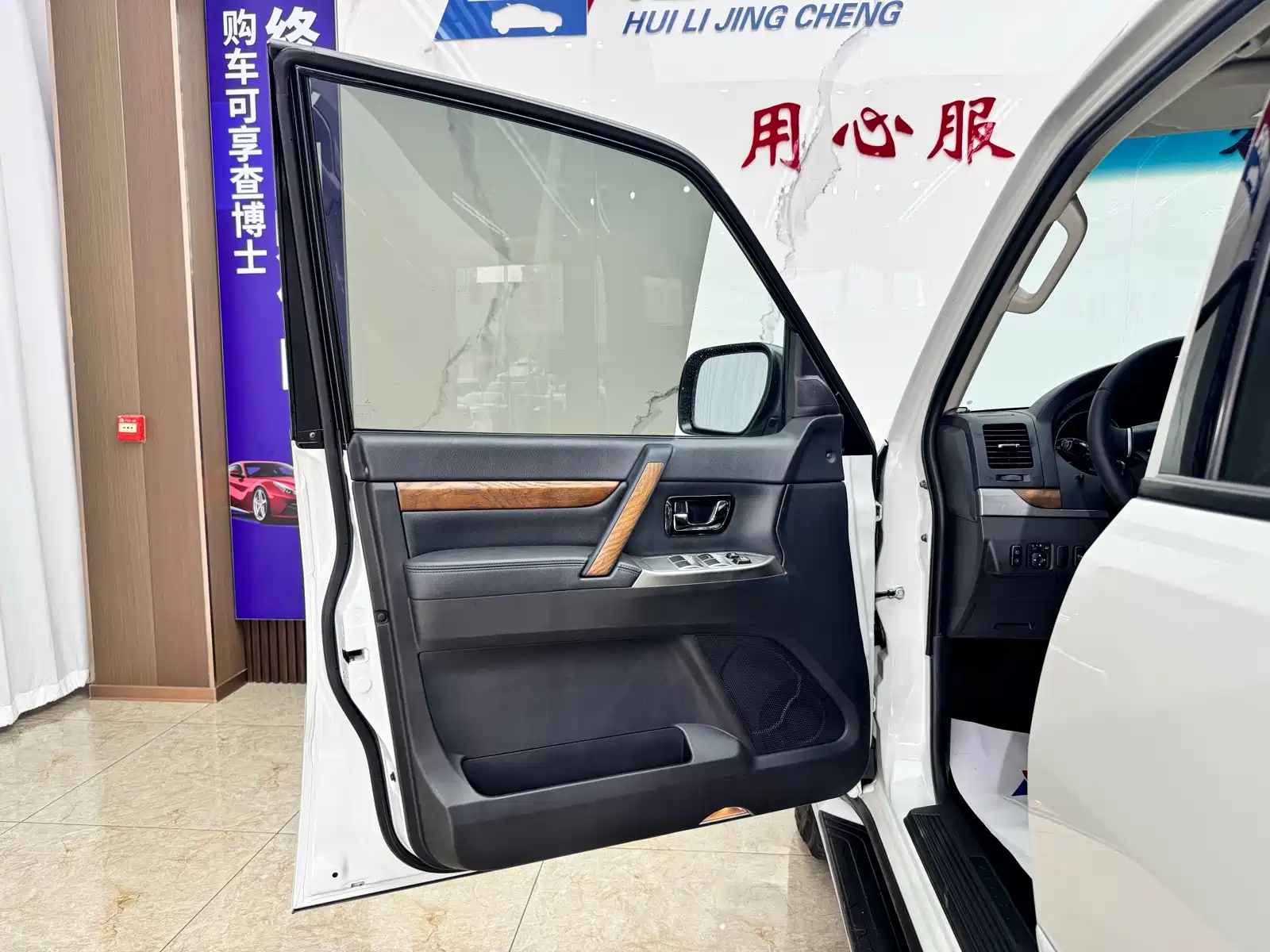 صورة 16 - Mitsubishi Pajero (Import)