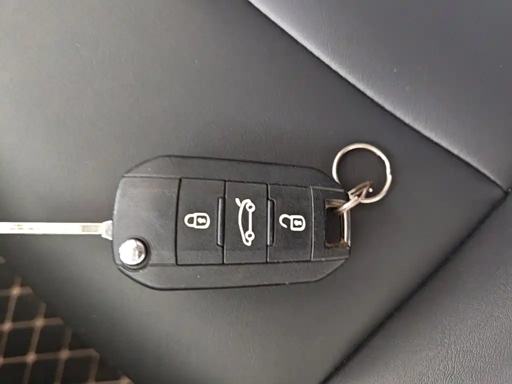 Peugeot 301 2017 2016 1.6L Auto Comfort Edition
