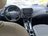 Photo 10 - Chevrolet Cruze