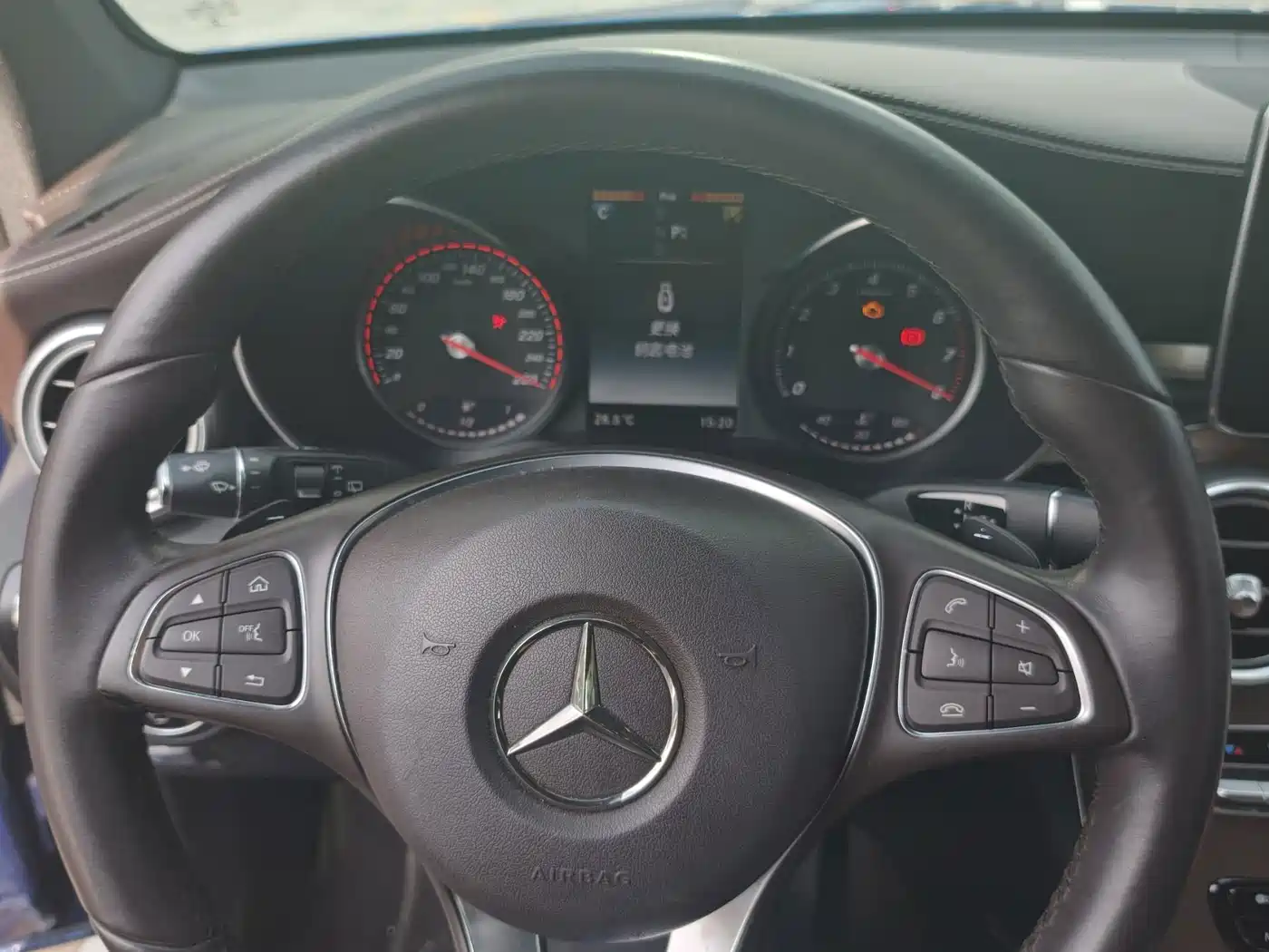 صورة 6 - Mercedes-Benz GLC