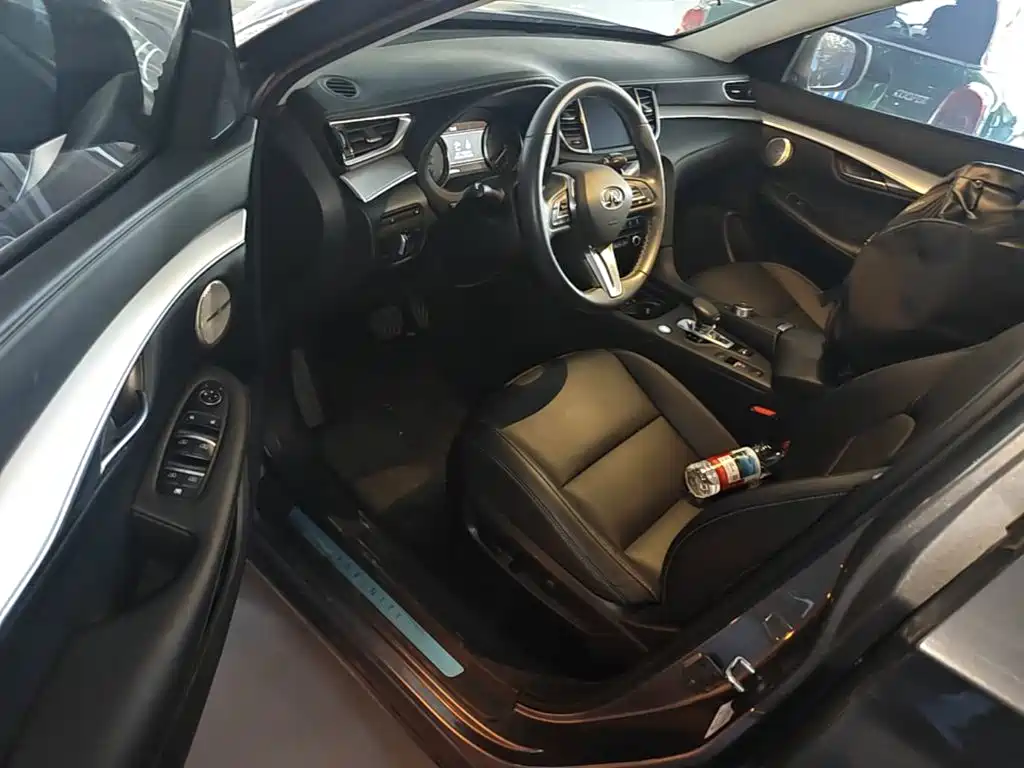 Photo 16 - Infiniti QX50