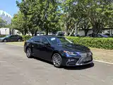 Photo 5 - Lexus ES