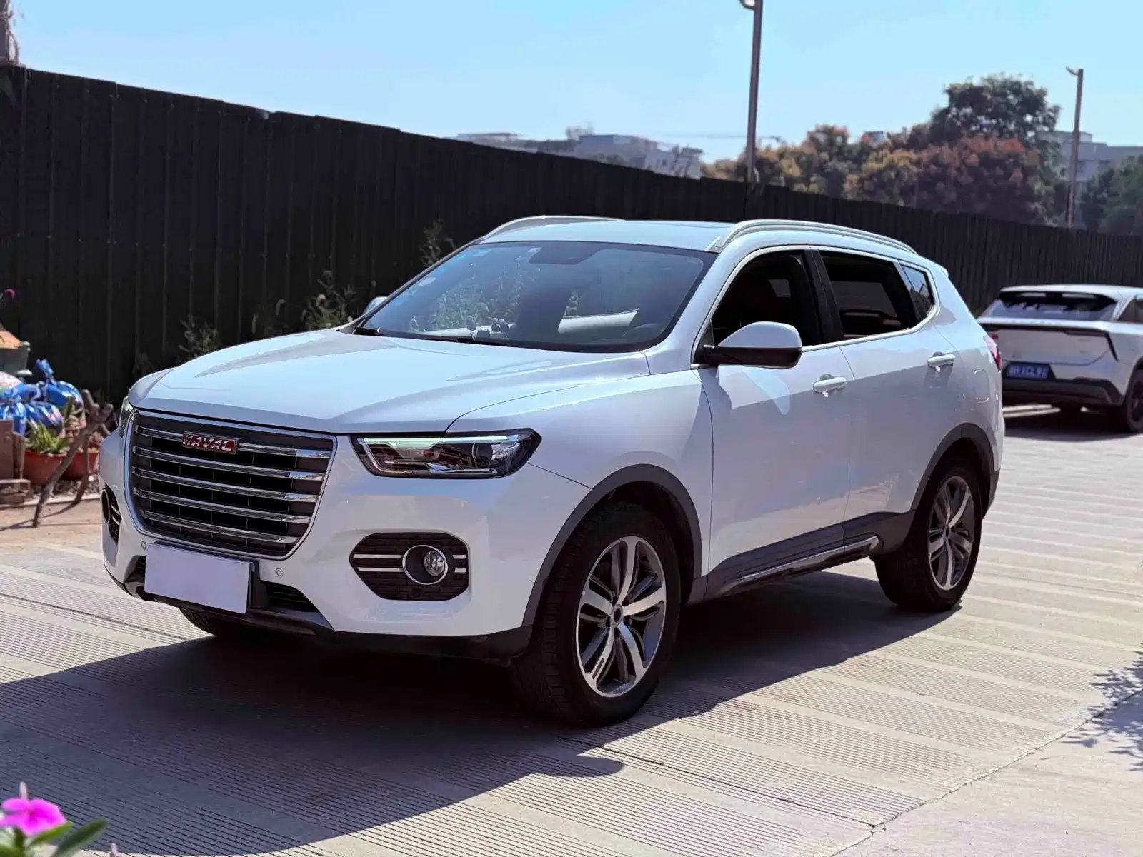 Photo 1 - Haval H6