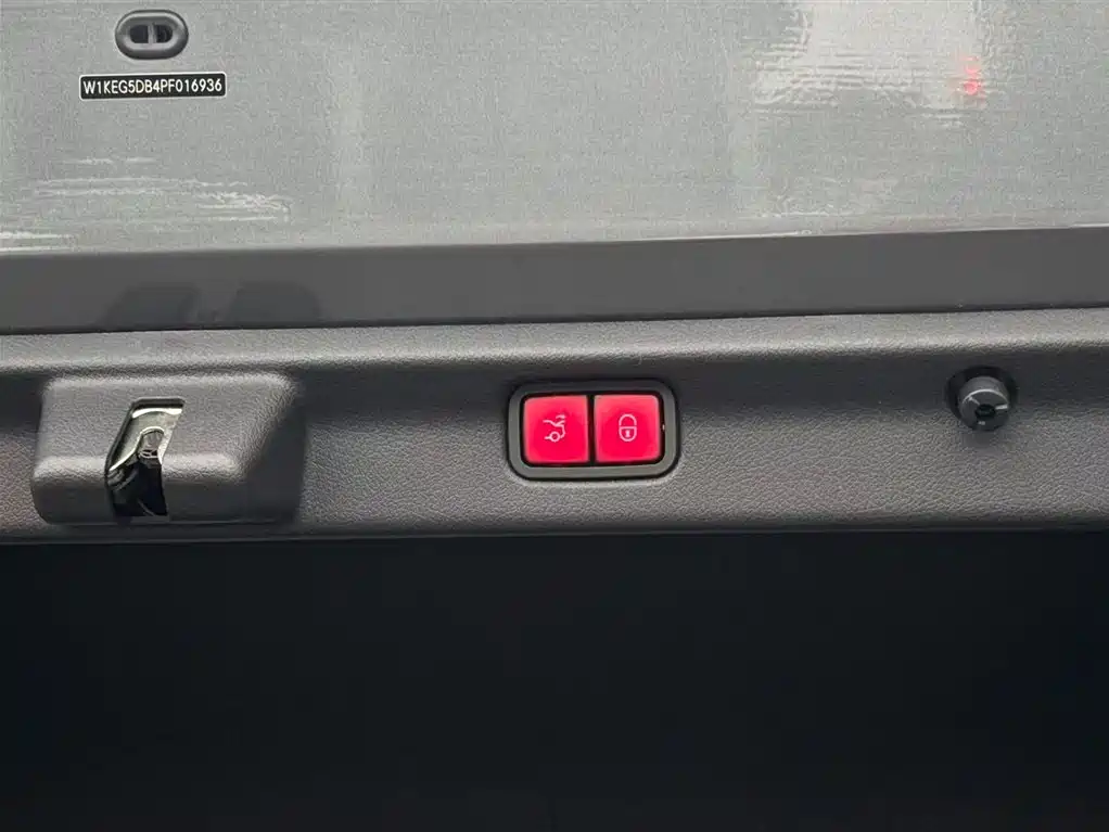 MERCEDES-BENZ EQE AMG