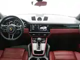 Photo 12 - Porsche Cayenne New Energy