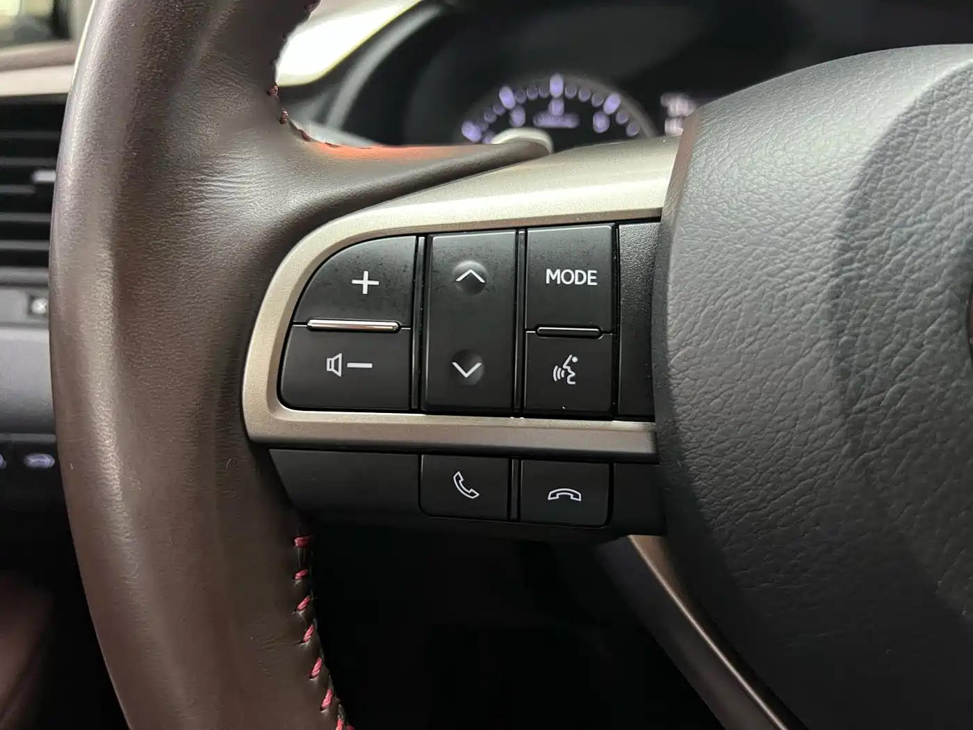 Фото 21 - Lexus RX