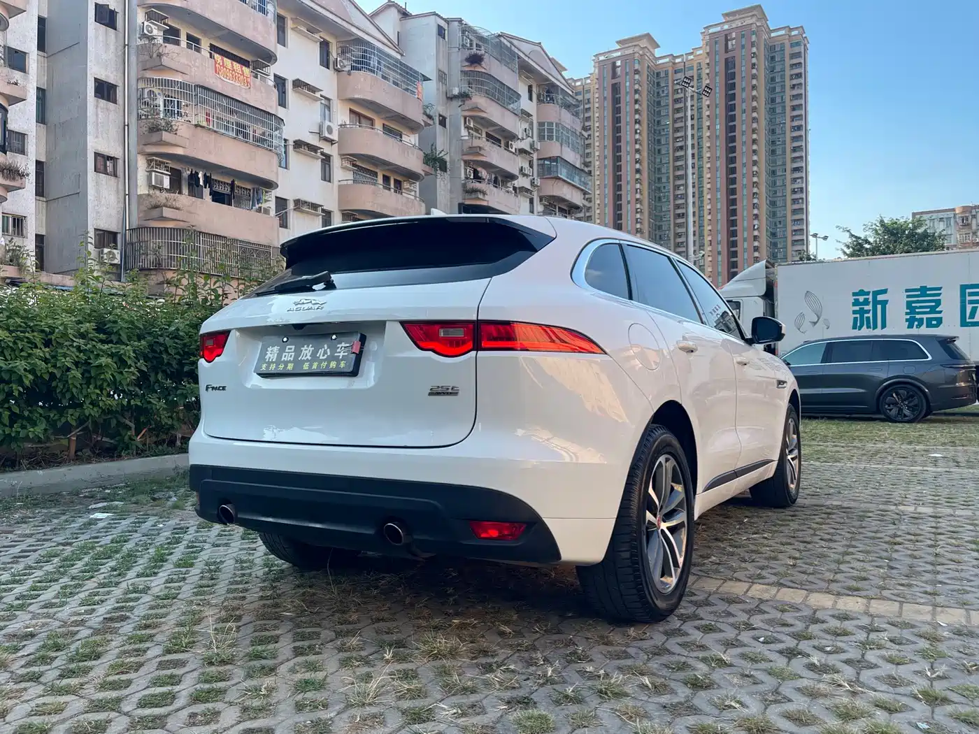 Jaguar F-PACE 2017 2016 2.0T FWD R-Sport Edition